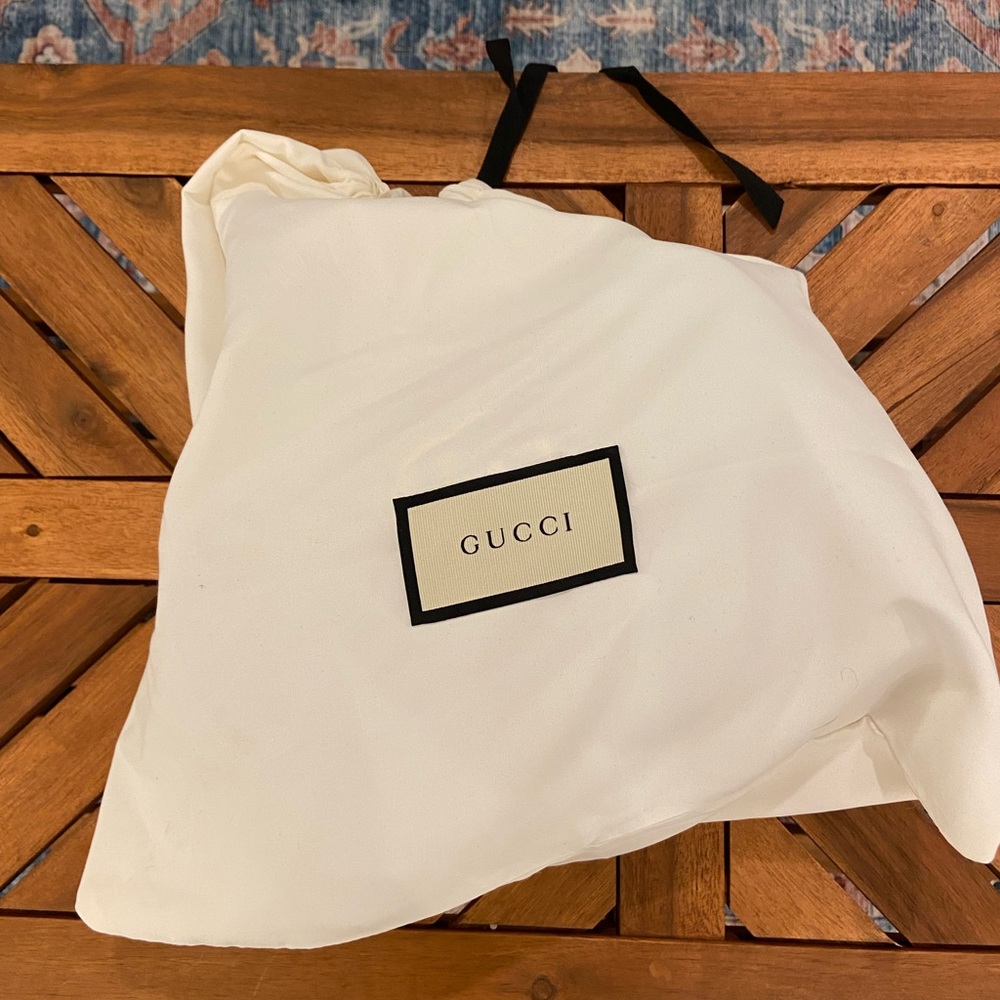 Gucci Marmont Camera Bag - Picture 16 of 16